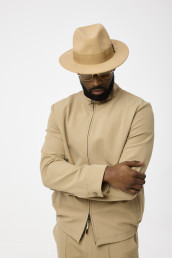 Portrait photographer London – man in beige hat and suit